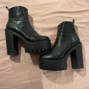 Ultra high platform heel